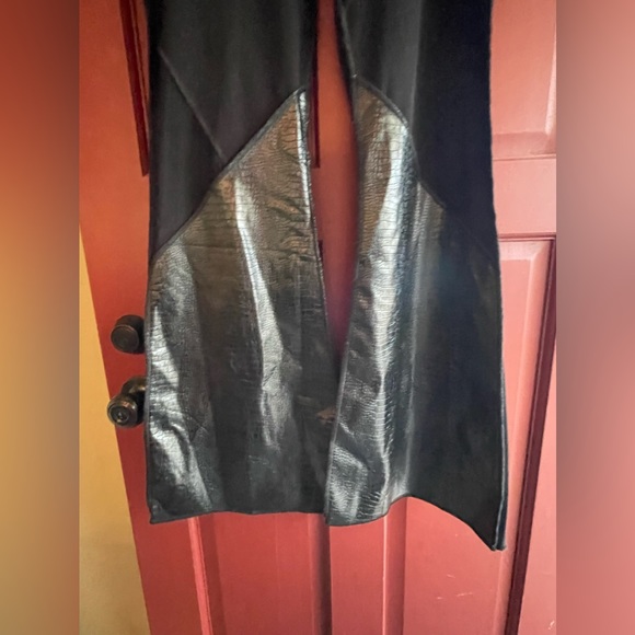 NWT Fashion Nova beautiful black faux snakeskin bell bottom pants - Picture 3 of 12